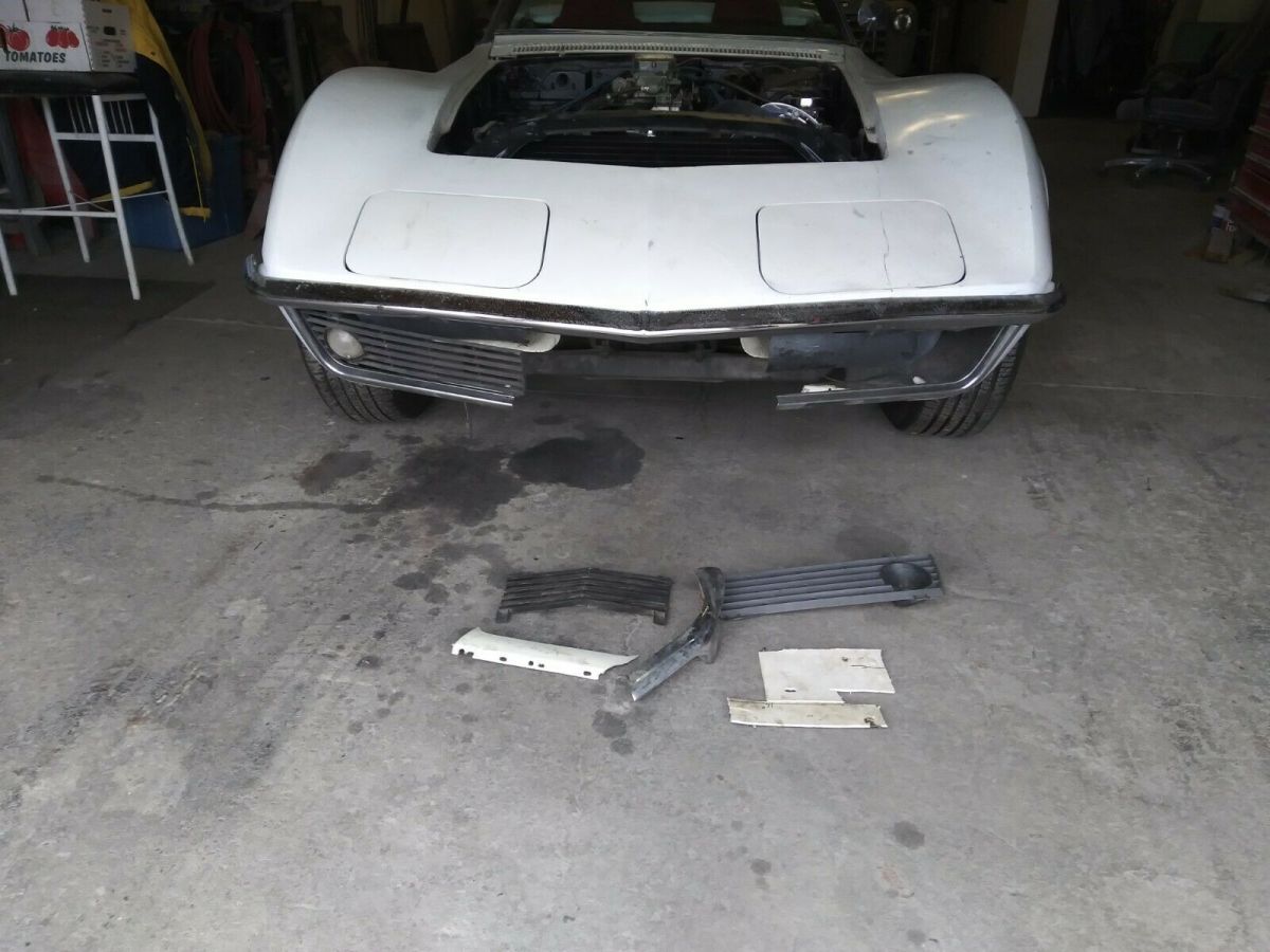 1969 White Chevrolet Corvette Convertible