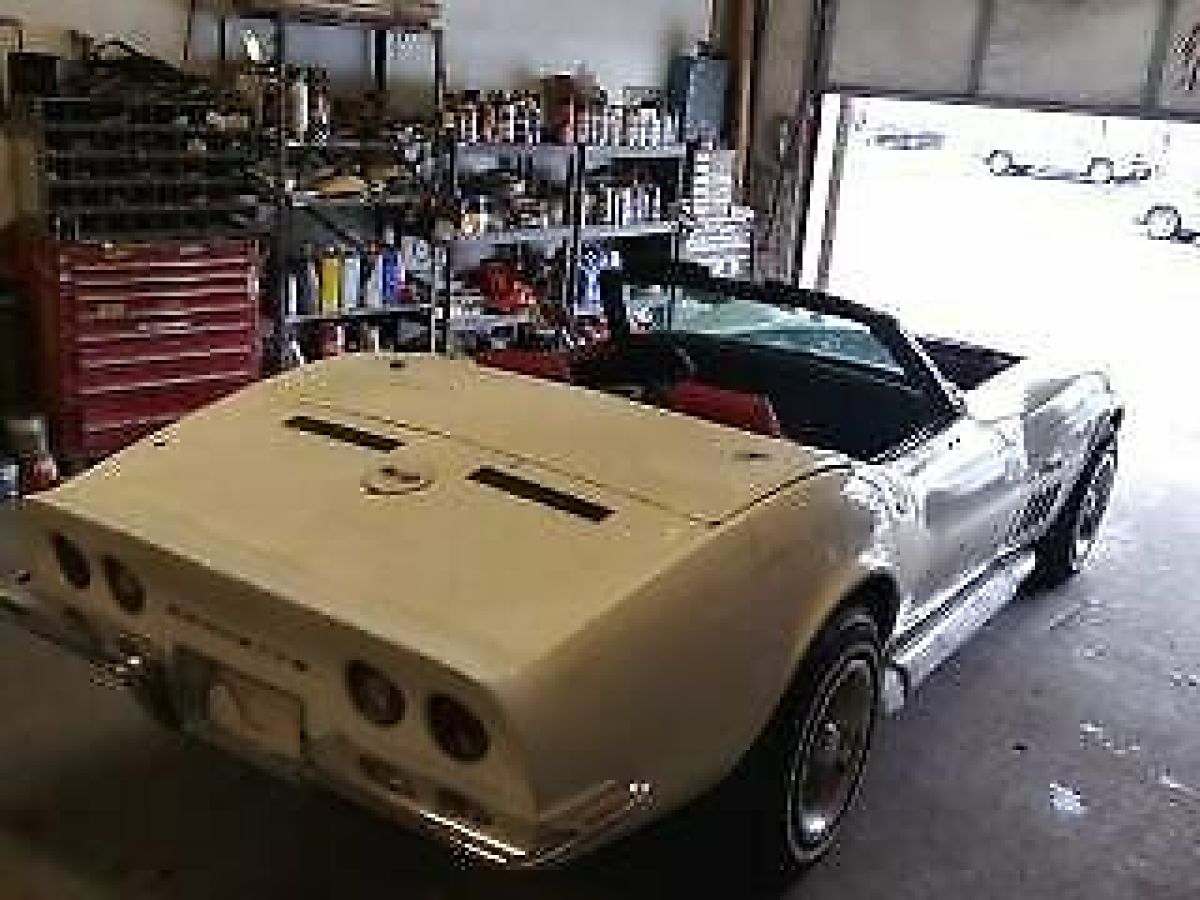 1969 White Chevrolet Corvette Convertible