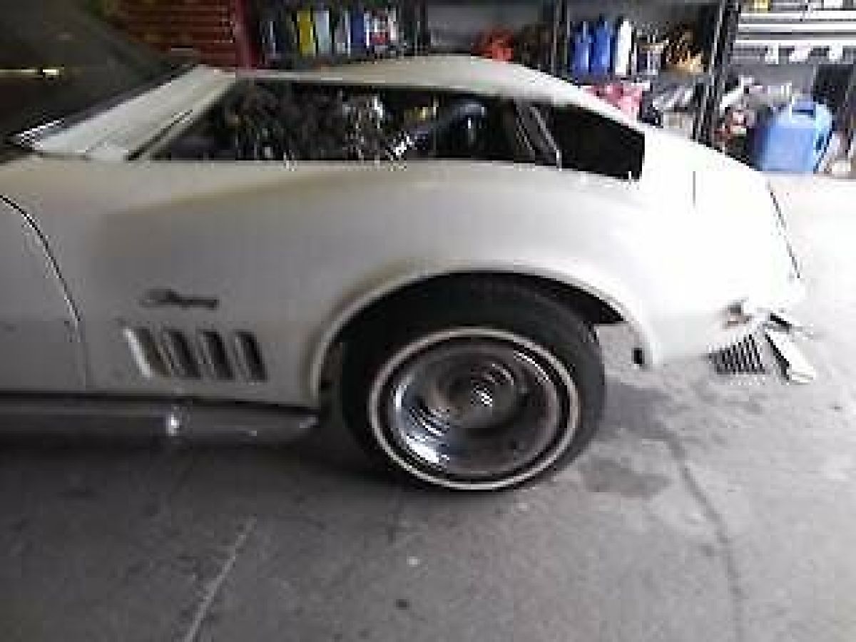 1969 White Chevrolet Corvette Convertible