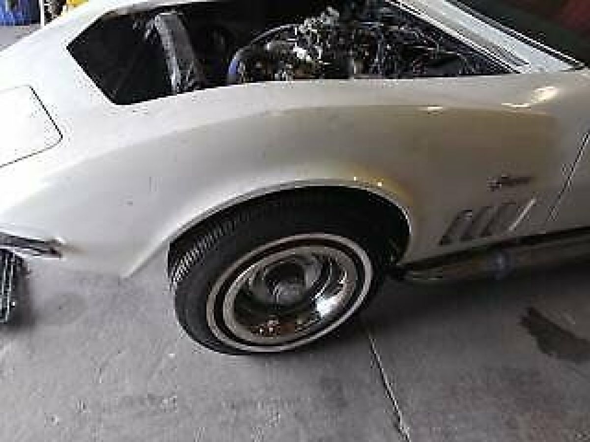 1969 White Chevrolet Corvette Convertible