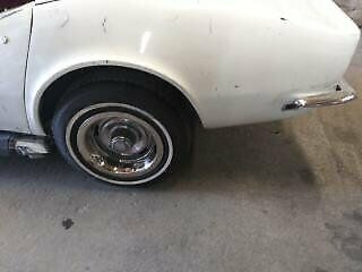 1969 White Chevrolet Corvette Convertible