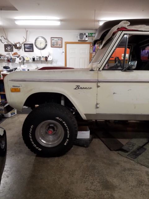 1969 wimbleton white/parchment Ford Bronco