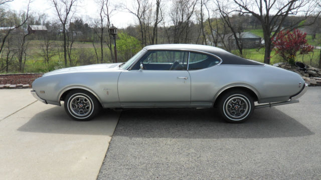 1969 Silver Oldsmobile Cutlass Coupe