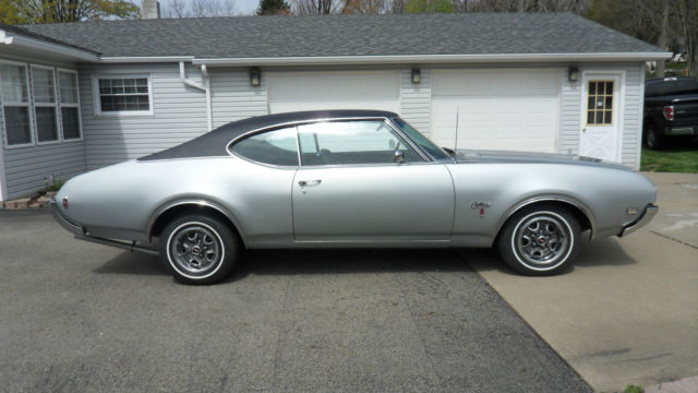 1969 Silver Oldsmobile Cutlass Coupe