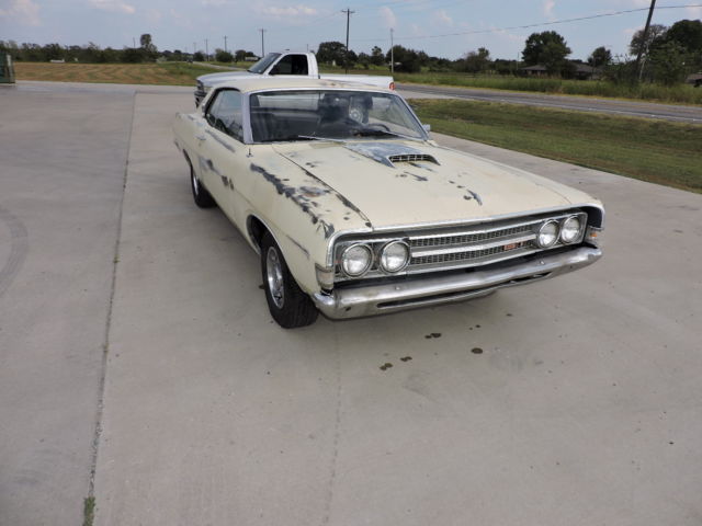 1969 Yellow Ford Torino Coupe