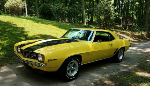 1969 Yellow Chevrolet Camaro