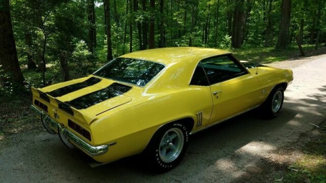 1969 Yellow Chevrolet Camaro