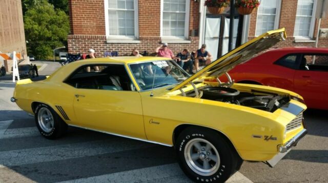 1969 Yellow Chevrolet Camaro