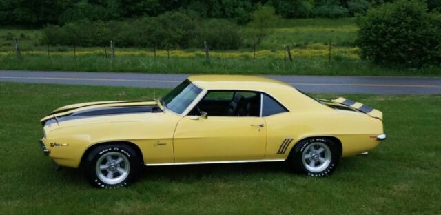 1969 Yellow Chevrolet Camaro