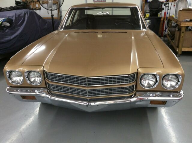 1970 tan Chevrolet Chevelle Sedan