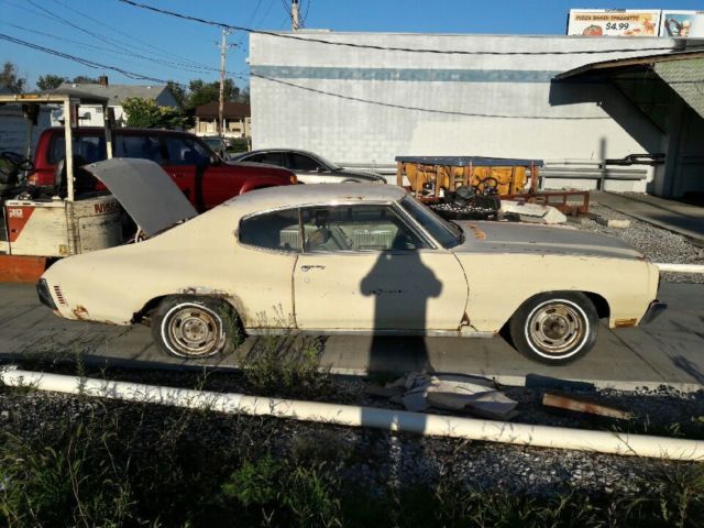 1970 Gold Chevrolet Malibu Coupe