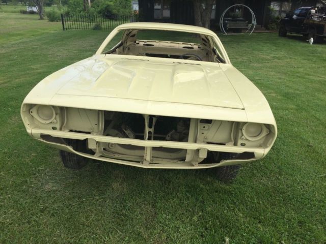 1970 Cream Plymouth Barracuda