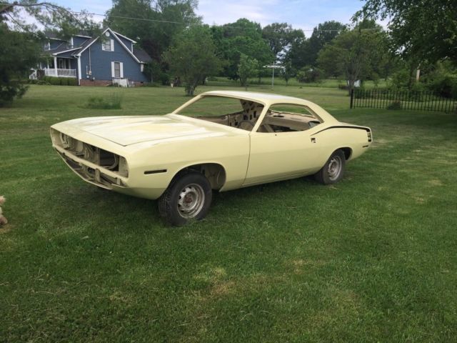 1970 Cream Plymouth Barracuda