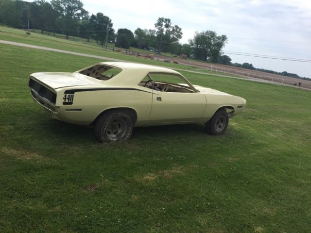 1970 Cream Plymouth Barracuda