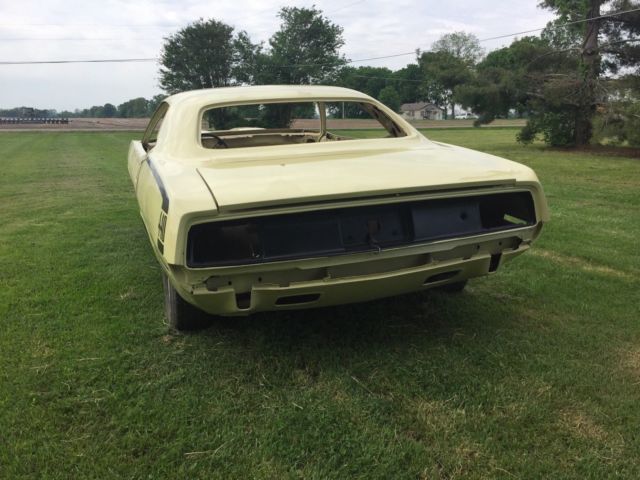 1970 Cream Plymouth Barracuda