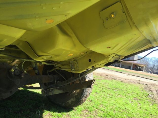 1970 Cream Plymouth Barracuda