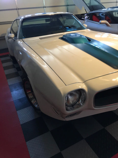 1970 White Pontiac Trans Am Coupe