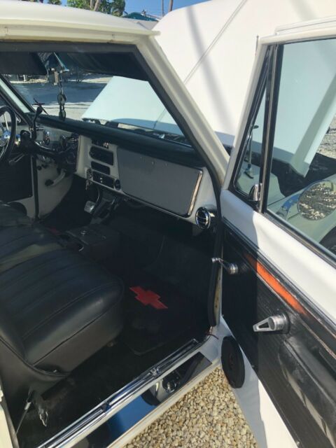 1971 White Chevrolet C-10 Standard Cab Pickup