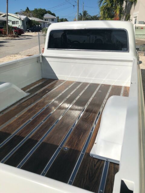 1971 White Chevrolet C-10 Standard Cab Pickup