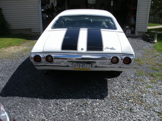 1971 White & Black Chevrolet Chevelle Hard top
