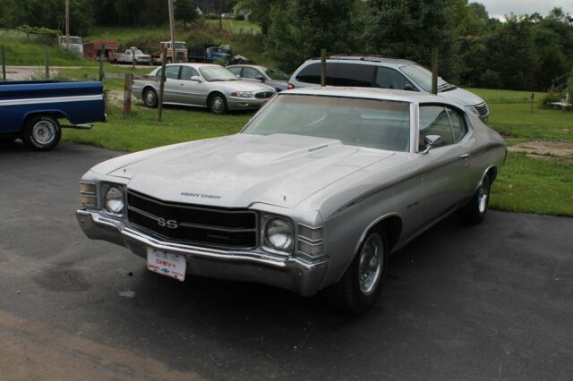 1971 Silver Chevrolet Chevelle Coupe