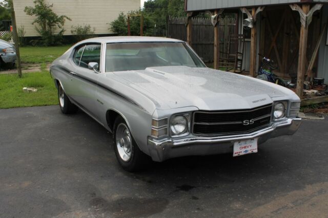 1971 Silver Chevrolet Chevelle Coupe