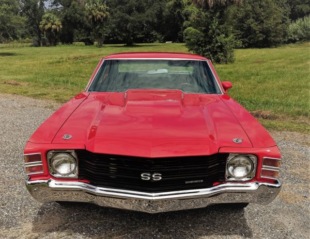 1971 Red Chevrolet Chevelle Coupe