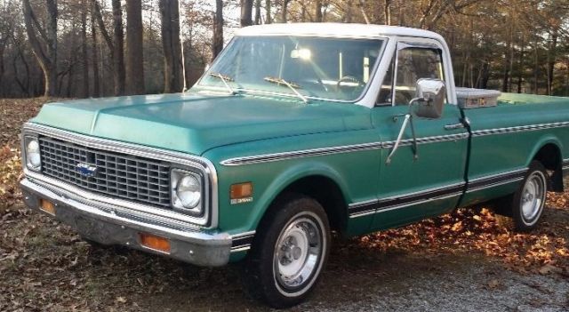 1971 White / Green Chevrolet C-10 Standard Cab Pickup