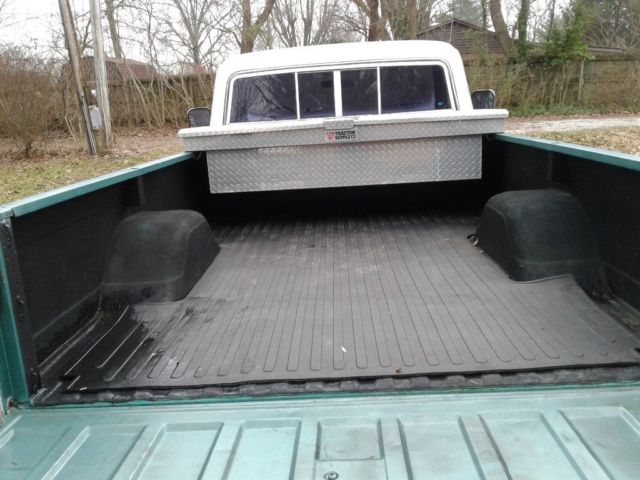 1971 White / Green Chevrolet C-10 Standard Cab Pickup