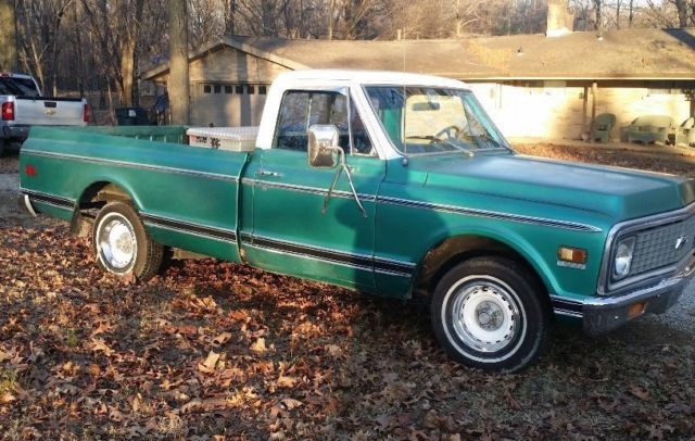 1971 White / Green Chevrolet C-10 Standard Cab Pickup