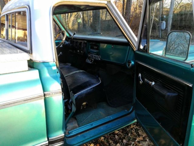 1971 White / Green Chevrolet C-10 Standard Cab Pickup