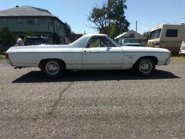 1971 White Chevrolet El Camino