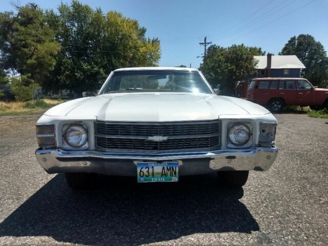 1971 White Chevrolet El Camino