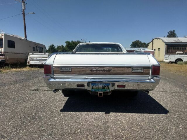1971 White Chevrolet El Camino