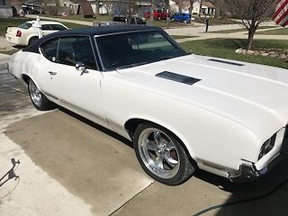 1971 White Oldsmobile Cutlass