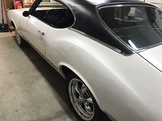 1971 White Oldsmobile Cutlass