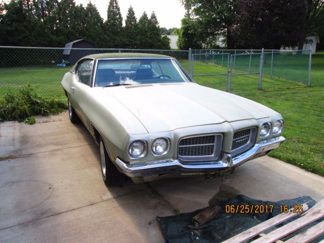 1971 Green Pontiac Le Mans Coupe