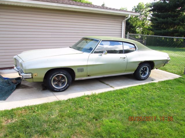 1971 Green Pontiac Le Mans Coupe
