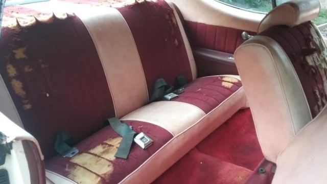 1971 White Oldsmobile Cutlass Fastback