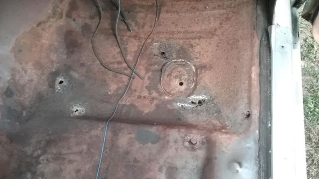 1971 White Oldsmobile Cutlass Fastback