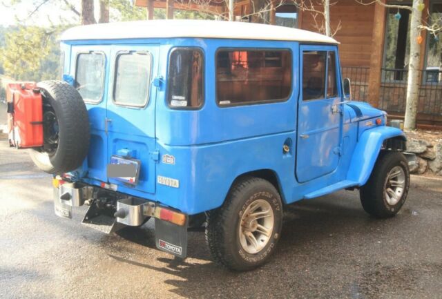 1971 Blue Toyota Land Cruiser 2-door SUV