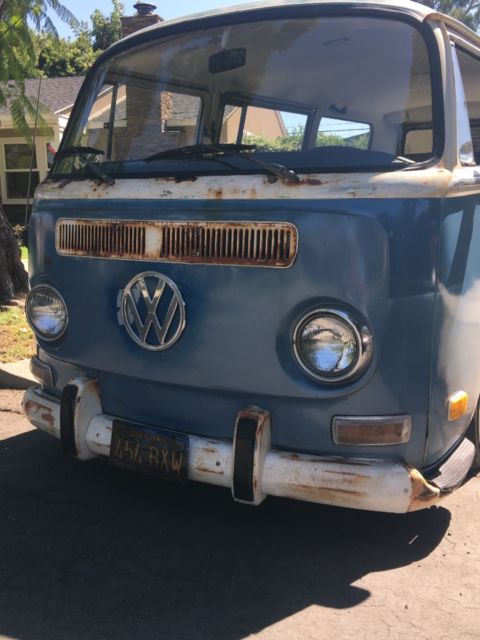 1971 Blue Volkswagen Bus/Vanagon Van