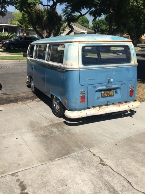 1971 Blue Volkswagen Bus/Vanagon Van