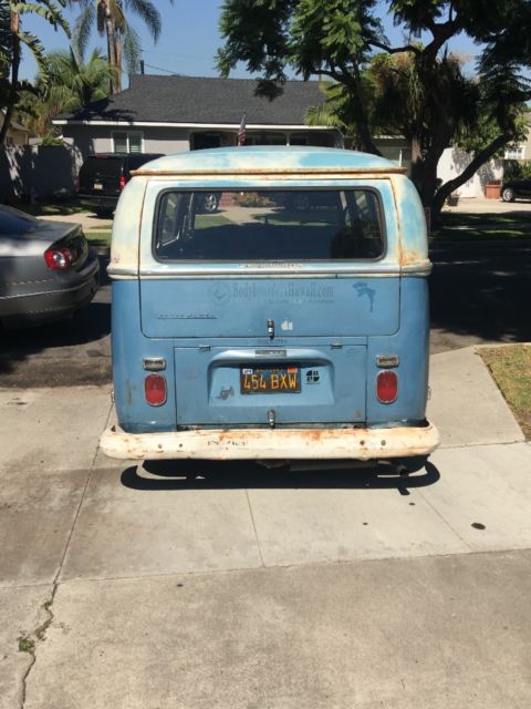 1971 Blue Volkswagen Bus/Vanagon Van