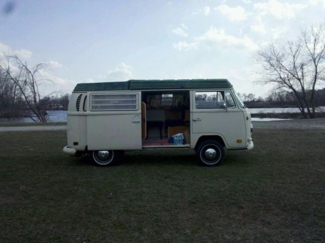 1971 Safari Beige Volkswagen Bus/Vanagon Van Camper