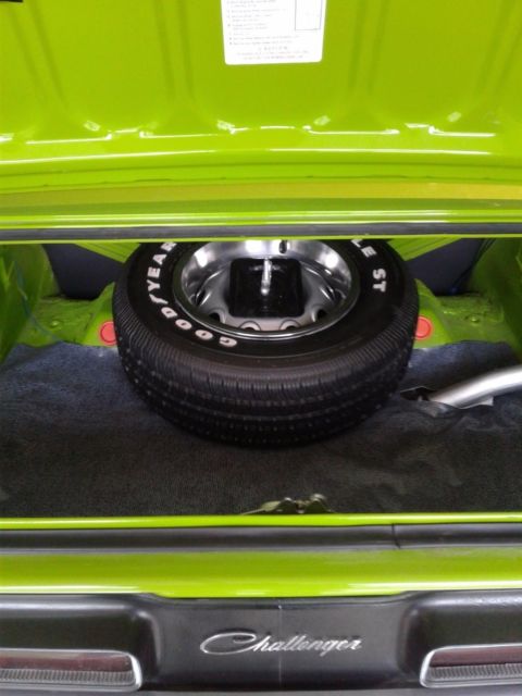 1971 Gorgeous green Dodge Challenger Coupe