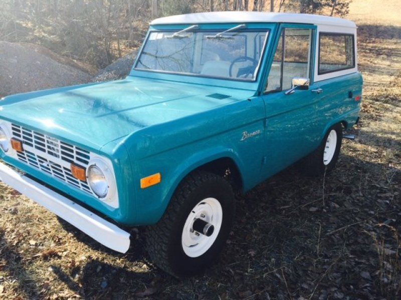 1972 Blue Ford Bronco SUV