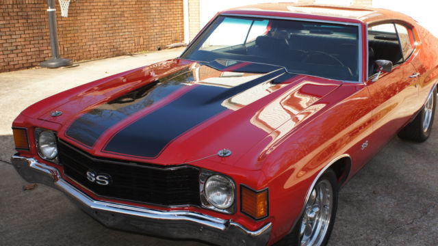 1972 Red Chevrolet Chevelle Coupe