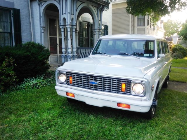 1972 WHITE Chevrolet Suburban Wagon