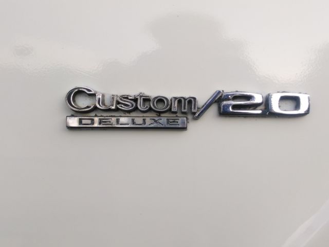 1972 WHITE Chevrolet Suburban Wagon